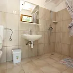 Secluded House With A Parking Space Cove Mikavica, - 22367 *