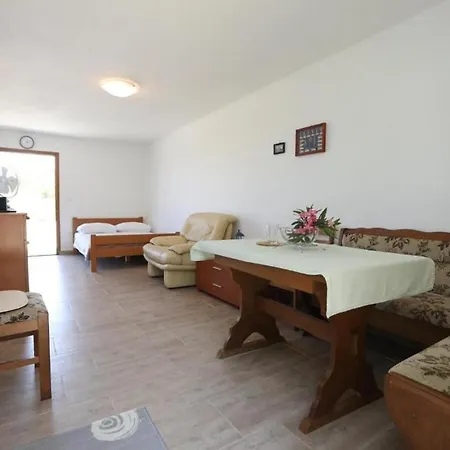 Secluded House With A Parking Space Cove Mikavica, - 22367 Feriehus *
