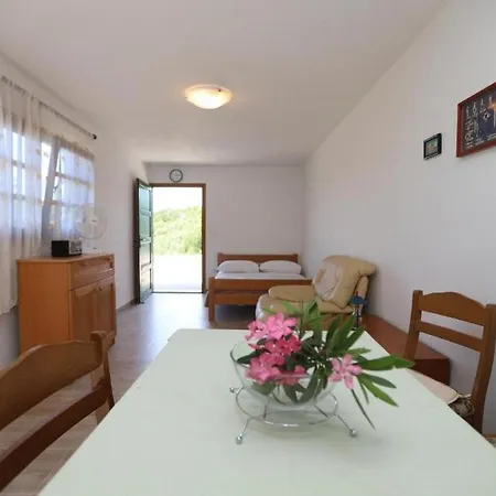 Feriehus Secluded House With A Parking Space Cove Mikavica, - 22367 Žirje