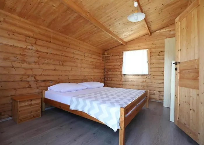 Secluded House With A Parking Space Cove Mikavica, - 22367 Vakantiehuis Žirje